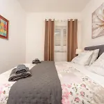 Stunning In With Wifi Apartment *