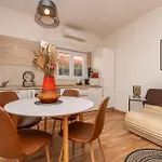Stunning In With Wifi Apartment